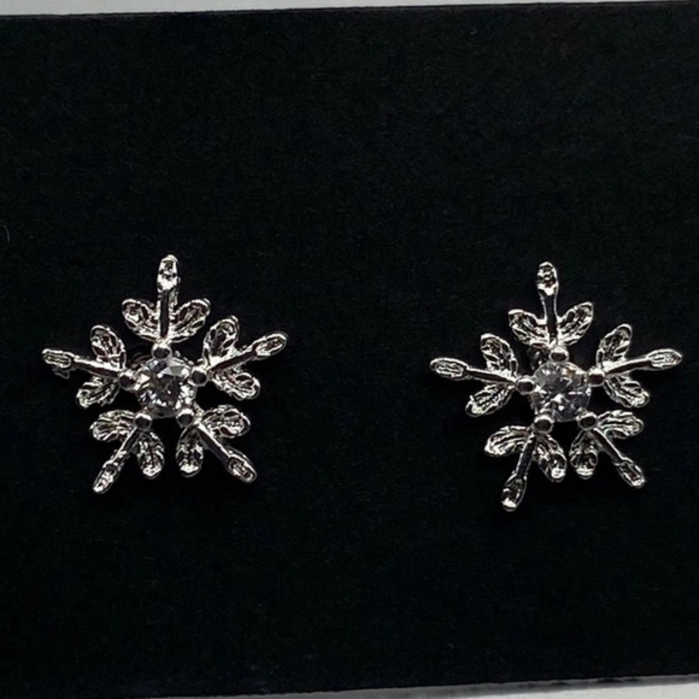 Snow Flake Earrings 925 Sterling Silver Cubic Zirconia Stud Post Earrings